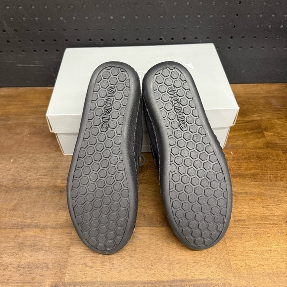 New W/ Box! Men's Vionic Adler Black Suede Outdoor Moccasin Slippers Size 8.5 - Picture 5 of 5